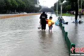 福州持续强降雨致道路内涝图片