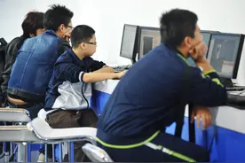 研究：青少年“网络成瘾”导致自杀行为增加，风险显著高于成年人图片