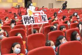 广州仔樊振东教练希望他能向马龙学习，再上一个高度视频封面