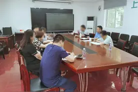 三年级小学生打架撞掉一年级小学生门牙，谁来赔？图片