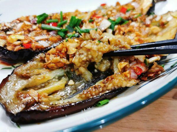 烤茄子的做法烤箱（香浓美味的家庭烤箱版烤茄子）