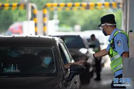 北京加强公路进京通道人员查控图片