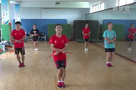农村学校跳绳队里的世界冠军们图片