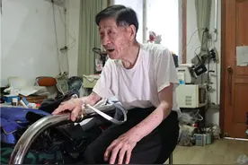 3000多个夜晚 160000斤废品 浙大退休教师拾荒8年资助贫困大学生图片