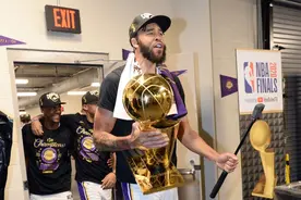 人生赢家！麦基、霍勒迪、米德尔顿一年内NBA和奥运双料夺冠图片