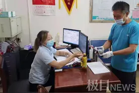 男子坐车时大意丢失手机，幸遇武汉公交601司机及时归还图片
