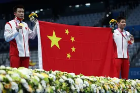 决战东京·战况｜水花都害羞了！曹缘十米台3个超百分封王图片