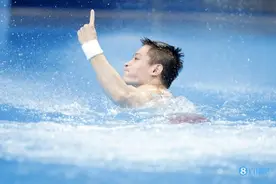 112.75分！完成世界第一难度向前翻腾四周半后 杨健水中怒吼庆祝图片