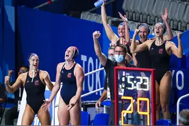 水球——美国队夺得女子水球冠军图片