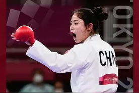 龚莉夺得空手道女子组手61公斤以上级铜牌图片