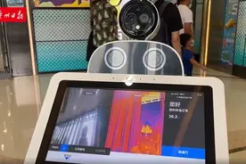 直击南沙防疫：进入酒店等公共场所需扫码测温图片