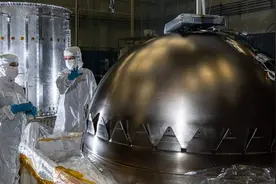NASA分享“欧罗巴快帆”航天器制造过程的幕后照片图片