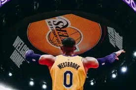 霍华德：威少和太多超巨搭档过，跟詹眉兼容没问题图片