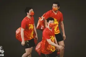 他们用同一个动作告诉全世界：五星红旗，你是我的骄傲图片