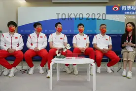 吴京儿子：马龙哥哥的球速怎么那么快呢 马龙：等你长大你也可以图片