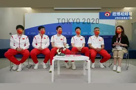 吴京儿子：马龙哥哥的球速怎么那么快呢 马龙：等你长大你也可以图片