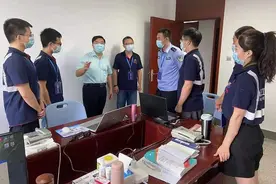 江苏丨同心抗疫再集结！盐城“流调蓝”和“守护白”驰援南京、扬州图片