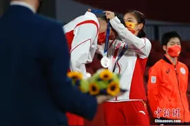 从给朱建华寄刀片，到“想给苏炳添一块奖牌”图片