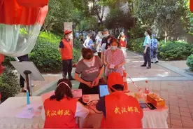200余武汉邮政人站上防控一线，全力以赴保供民生图片