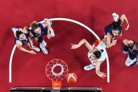 中国女篮惜败无缘四强，但人们记住了“女版奥尼尔”图片