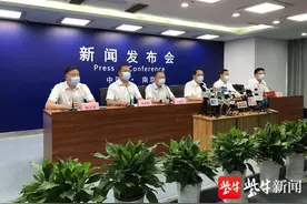 在集中隔离点，70岁以上老人、14岁以下孩子以及重病群众 可安排一名监护人陪护图片