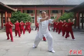 “太极拳之乡”邯郸永年：万人习练太极拳迎“全民健身日”图片