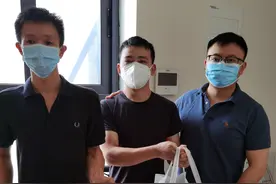 三个男人因疫情意外“同居”：从找话尬聊，到一起做饭看电影打游戏图片