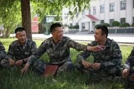 特战营长刘近二三小事④｜爱兵育兵篇图片