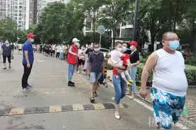 昨夜今晨，江夏大桥片区170名教师奋战在20多个核酸采集点图片