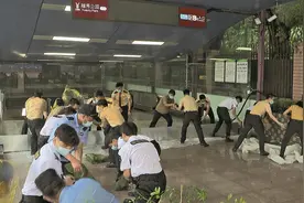 广州地铁站值班站长即可决定车站是否停止运营图片