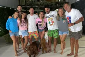 告别？安东内拉晒梅西、苏亚雷斯和佩佩-科斯塔的家庭大合照图片