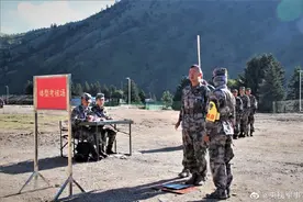 南部战区陆军某旅进行军事考核，锤炼体能素质和军事技能图片