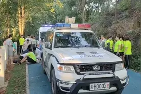 痛心！湖南一男孩为捡篮球溺水身亡图片