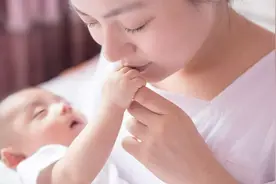 杭州女子哭诉：千辛万苦生下儿子后，被老公全家嫌弃图片