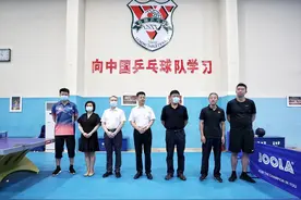 马龙、王曼昱奥运夺金！山东鲁能乒乓球俱乐部举办一场特殊仪式图片