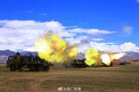 火力全开！西藏军区某合成旅多火器跨昼夜演练图片
