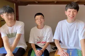 浙江3名中专室友成功逆袭：成绩全省前三，考上同一所大学视频封面
