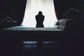 痴情女孩服刑前将手机交给男友保管，万万没想到，噩梦开始了图片