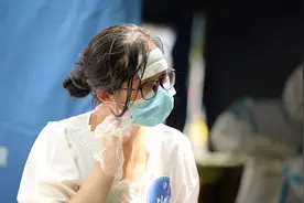 一周图片｜高温下的战“疫”勇士用冰凉贴降温消暑图片