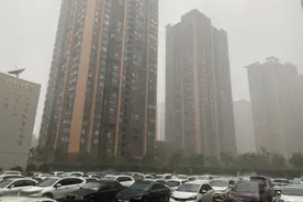 大风裹挟着暴雨来袭！连发19条预警！刚刚的昆明太“刺激”了，一小时最大降雨量达72.3毫米图片