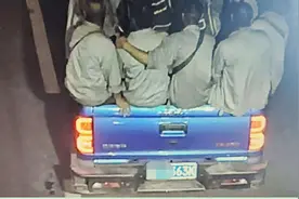 把皮卡车当工人“通勤车”，长沙一项目工地被约谈图片