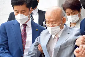韩媒：韩前总统全斗焕患多发性骨髓瘤，日渐消瘦图片