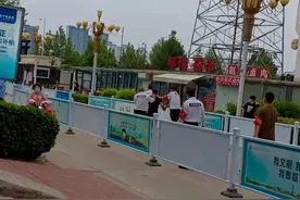 郑州男子闯关封控小区还用扳手伤人，保安队长：已道歉，疫情后进一步处理图片