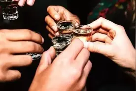 被上司胁迫喝酒，也配叫“文化”？图片