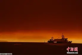 欧盟向希腊等国紧急调派约1300名消防员帮助扑灭山火图片