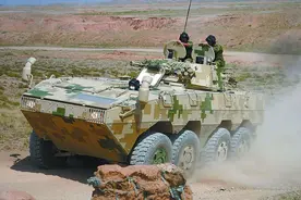 中俄联合军演交换使用对方武器，军事专家：了解彼此作战方式，方便未来更好配合图片