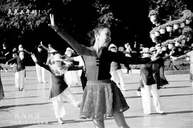 沈阳网红“舞蹈小姐姐”为办舞团搬家 拒绝商演赚钱图片