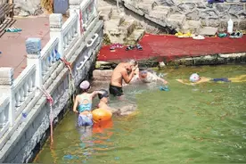 亮马河水深野泳危险，什刹海玉渊潭野泳屡禁不止，野泳难题如何破解？图片