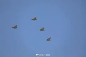 歼20亮相！“第一次”图片