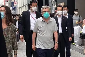 奥运落幕，有人在东京银座“看到巴赫”，菅义伟政府被网友质疑图片